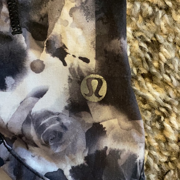 lululemon shorts - Picture 4 of 4